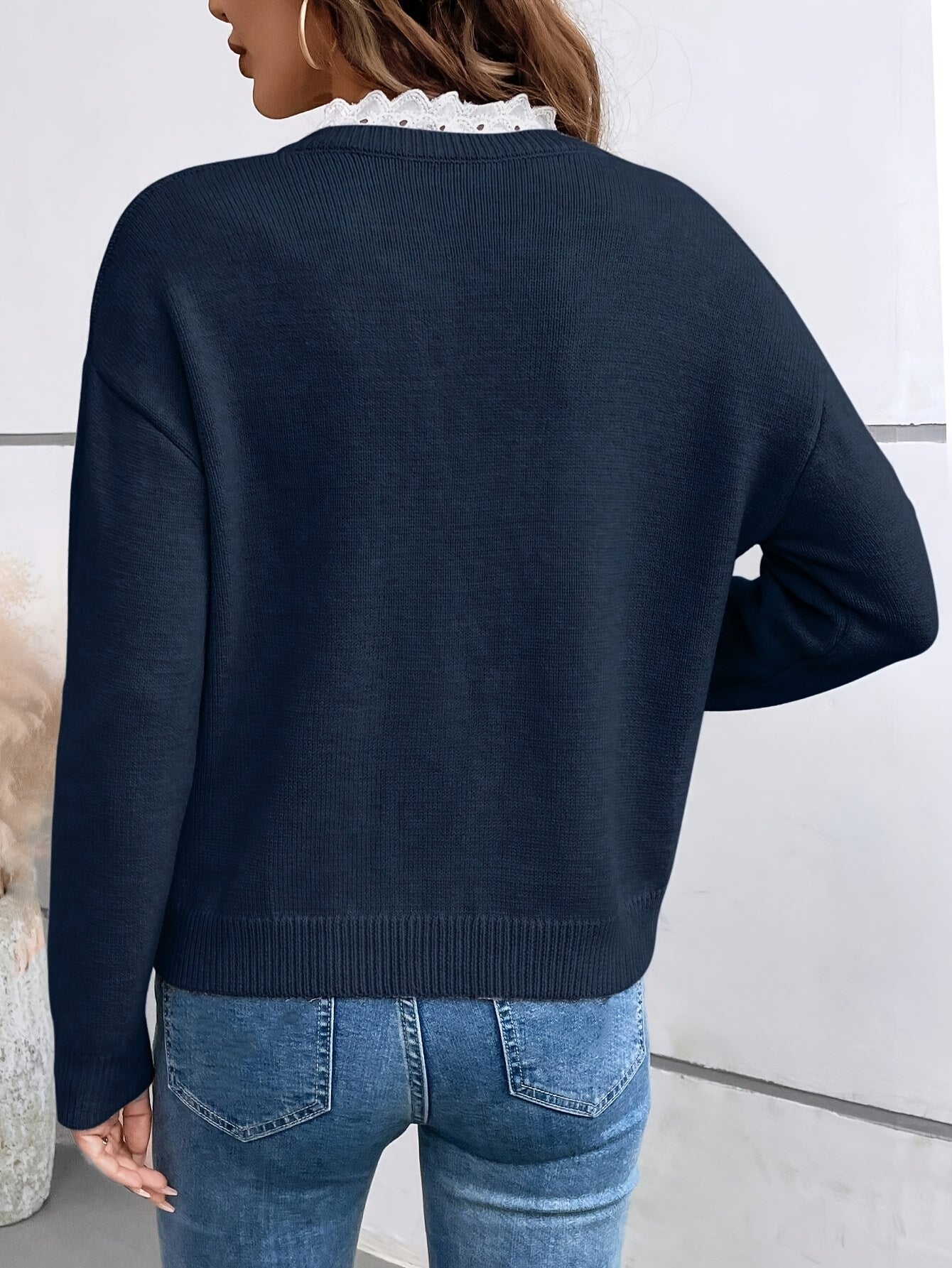 Maelin™ | Stickad tröja med spetsdetalj