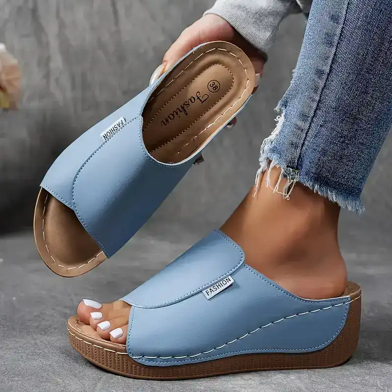 Elvira | Lätta och bekväma kilklackssandaler med stilren design