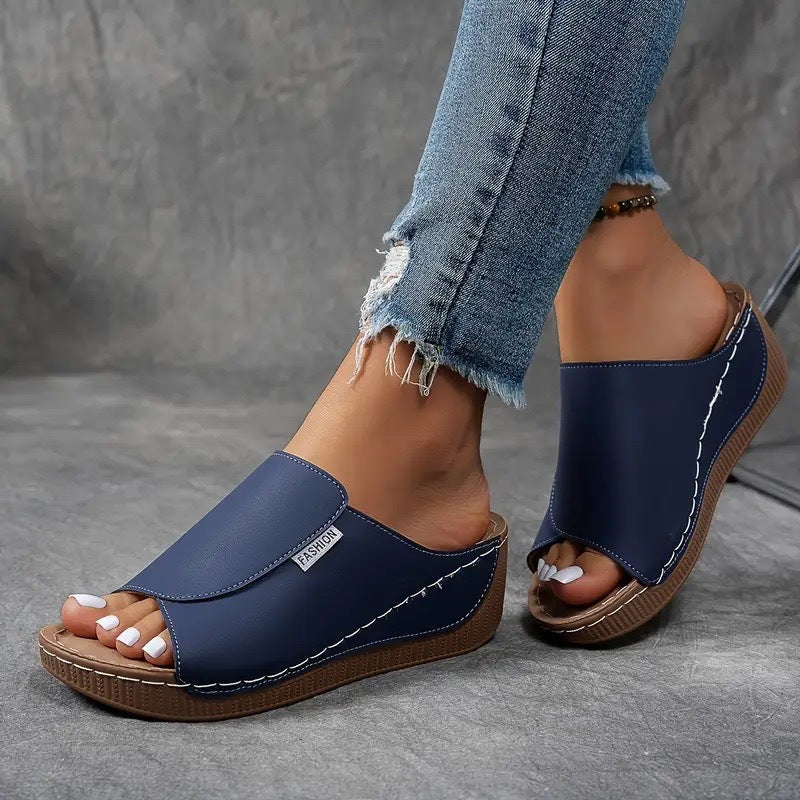 Elvira | Lätta och bekväma kilklackssandaler med stilren design