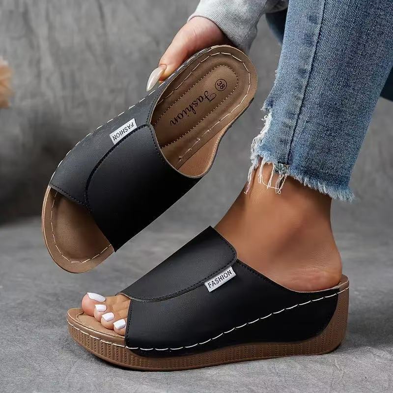 Elvira | Lätta och bekväma kilklackssandaler med stilren design